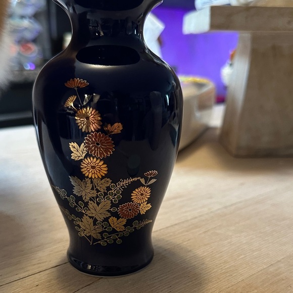VINTAGE | 1970’s Japanese Cobalt Blue Floral Hand Painted Vase - Picture 4 of 13